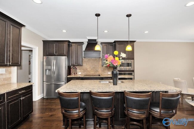 Building Photo - 216 SW Winterbranch Rd