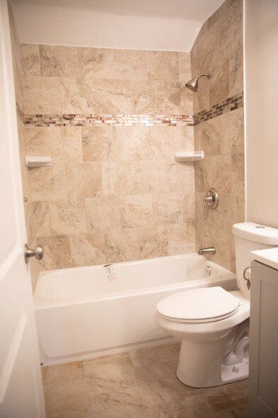 Building Photo - 1937 Jasmine Rd