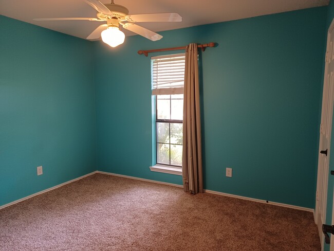 Building Photo - 629 Phillips Dr