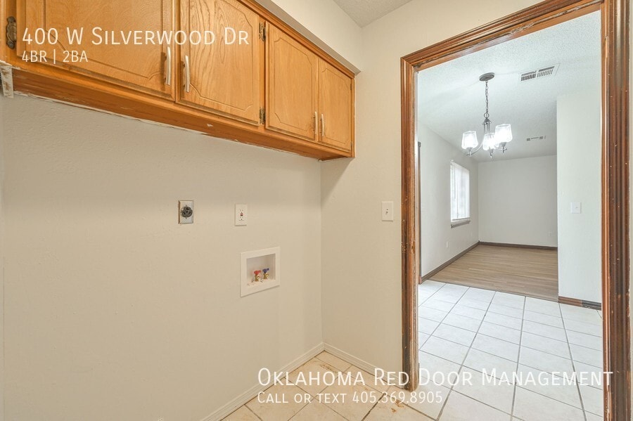 Building Photo - 400 W Silverwood Dr