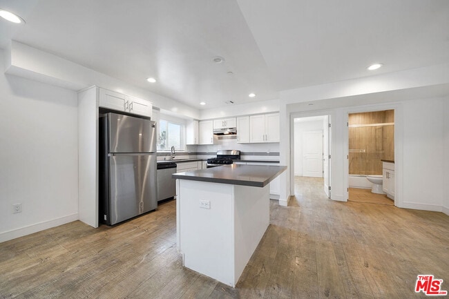 Building Photo - 14228 Sylvan St