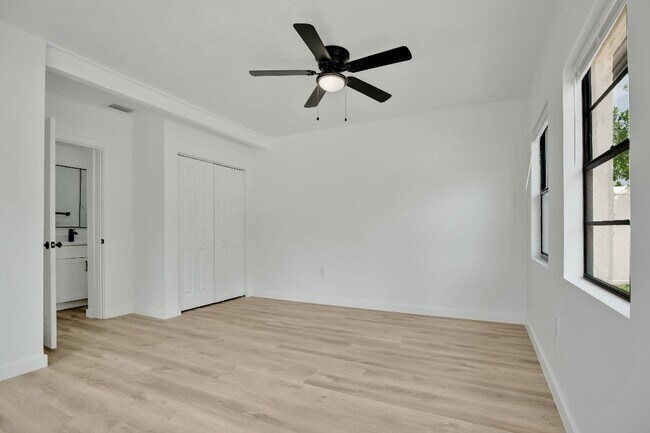 Building Photo - 2181 Linden Rd