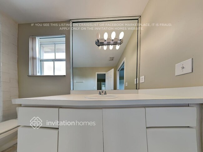 Building Photo - 1121 NW 129th Pl