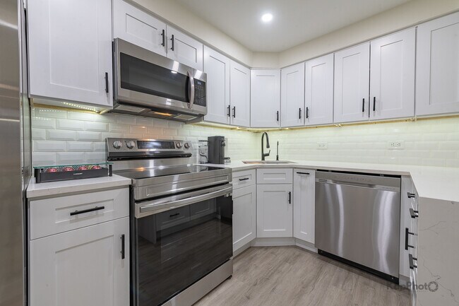 Building Photo - 6612 W 64th Pl