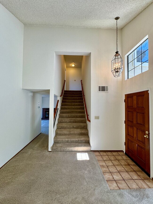 Building Photo - Spacious Home Located in the Desired Diabl...