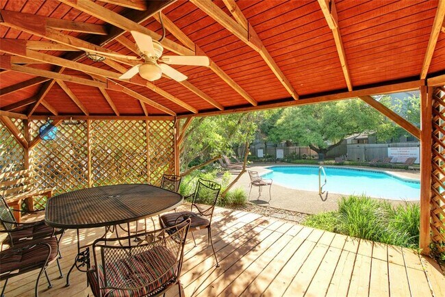 Building Photo - 1411 Gracy Farms Ln