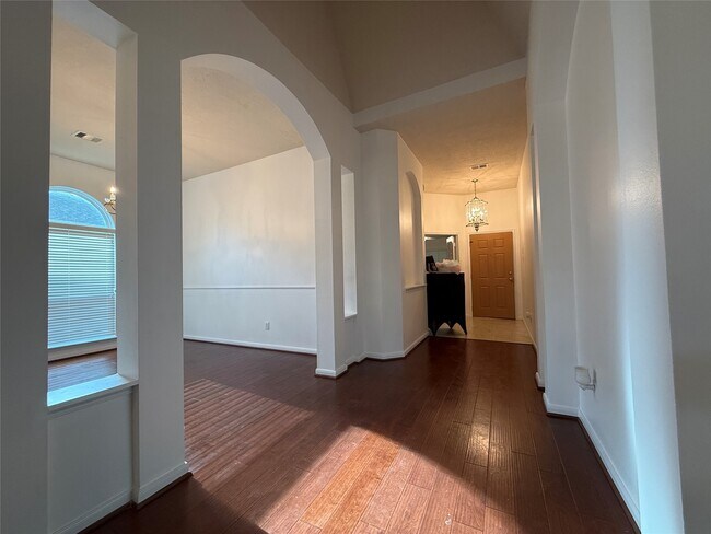 Building Photo - 15615 Lost Maples Dr