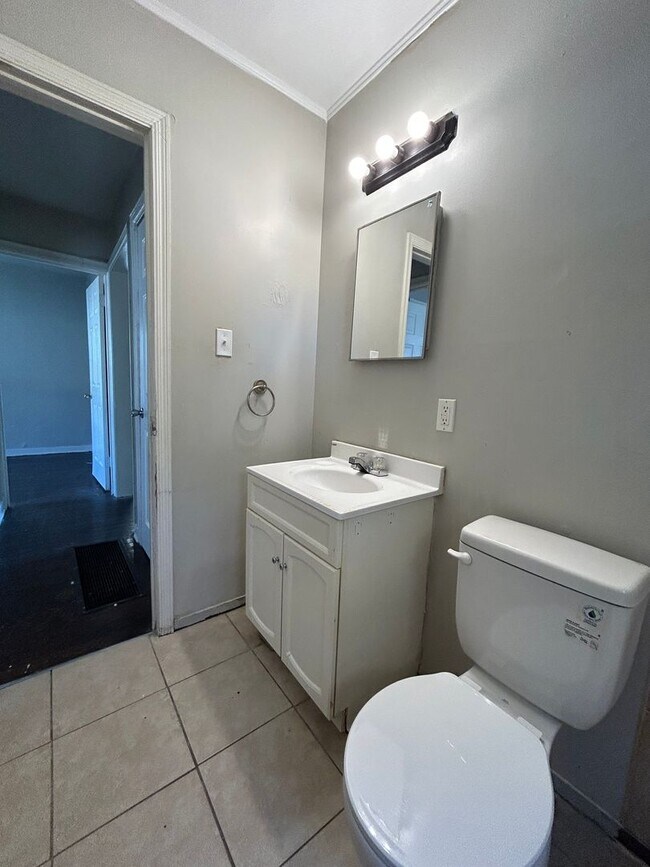 Building Photo - Charming 2-Bedroom, 1-Bathroom Home – $1,2...