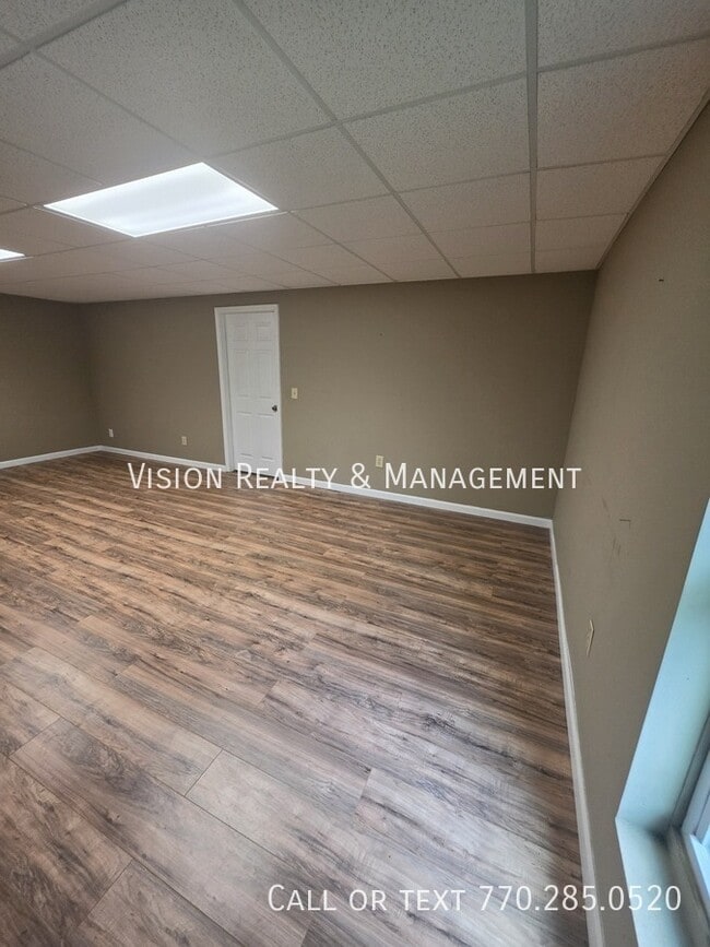 Building Photo - 985 S Lassetter Cir