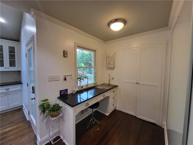 Building Photo - 363 Indian Hills Trail