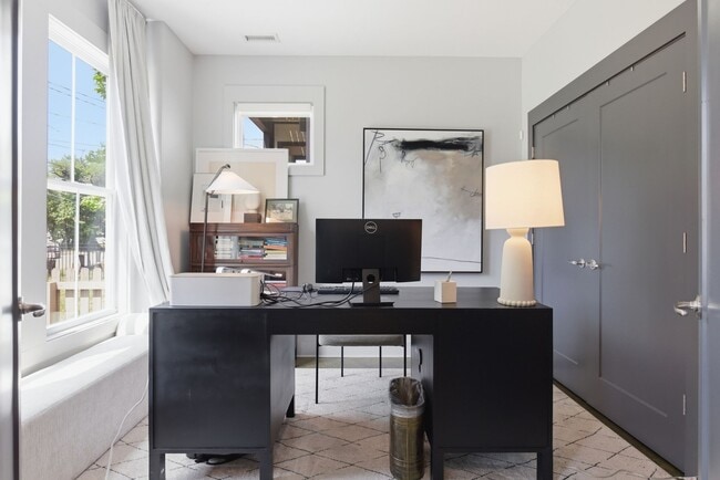 Building Photo - 1608 16th Ave N