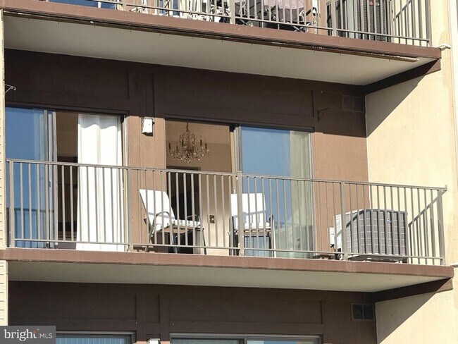 Building Photo - 532 Riviera Dr