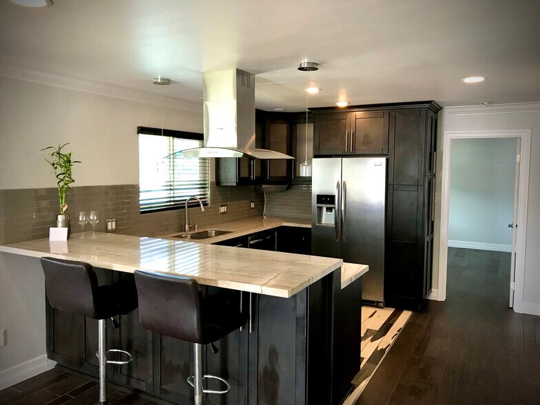 Building Photo - 695 Chula Vista St