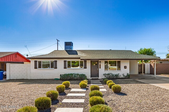 Primary Photo - 331 E Continental Dr