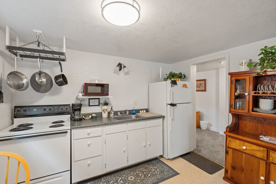 Building Photo - 451 Broad St