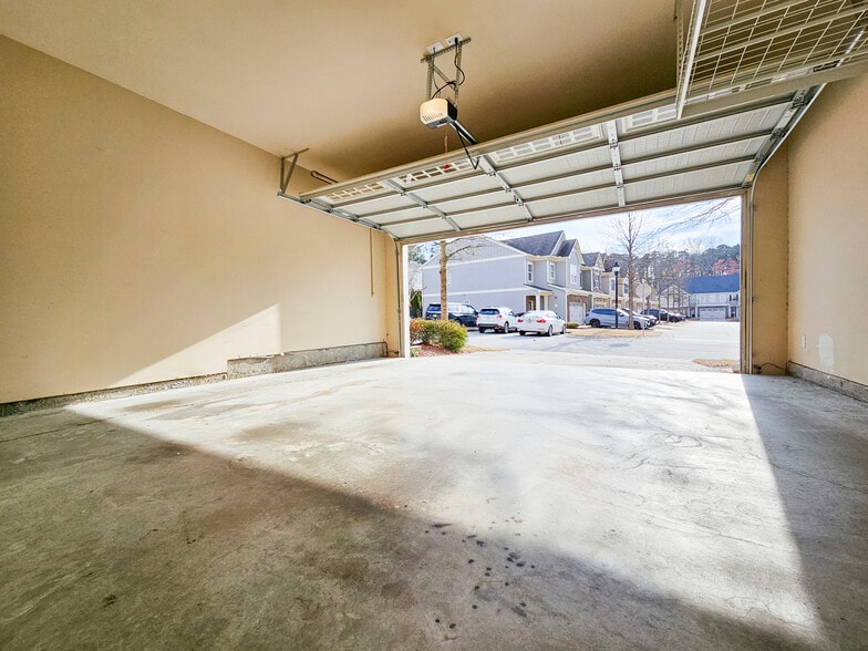 Building Photo - 1113 Dayton Dr