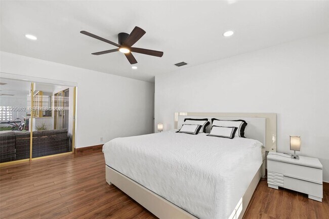 Building Photo - 3460 N 46th Ave