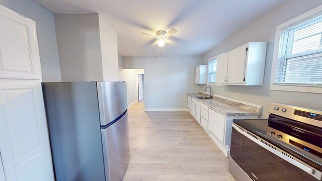 Building Photo - 511 E Deshler Ave