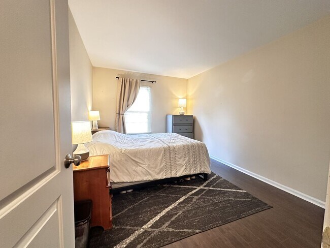 Building Photo - 1272 Villa Ln