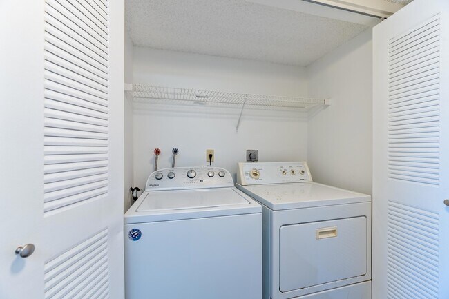 Building Photo - 2226 N Cypress Bend Dr