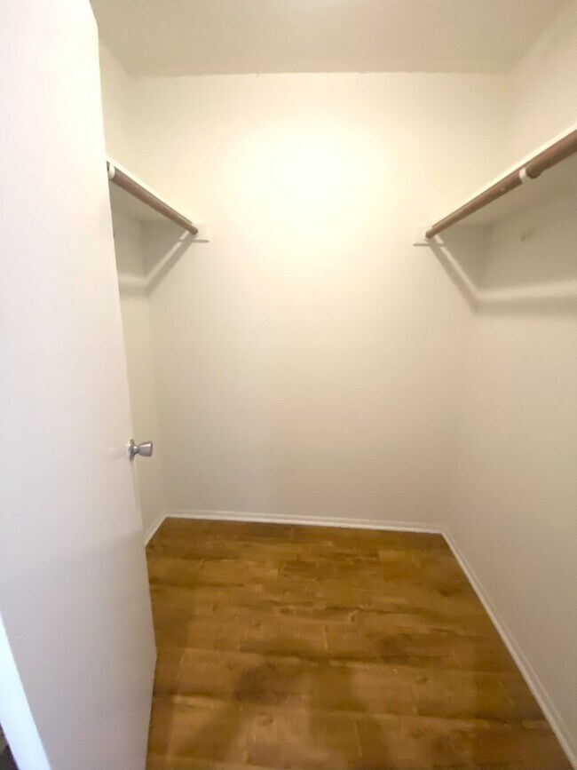 Building Photo - 4416 Highland Ave