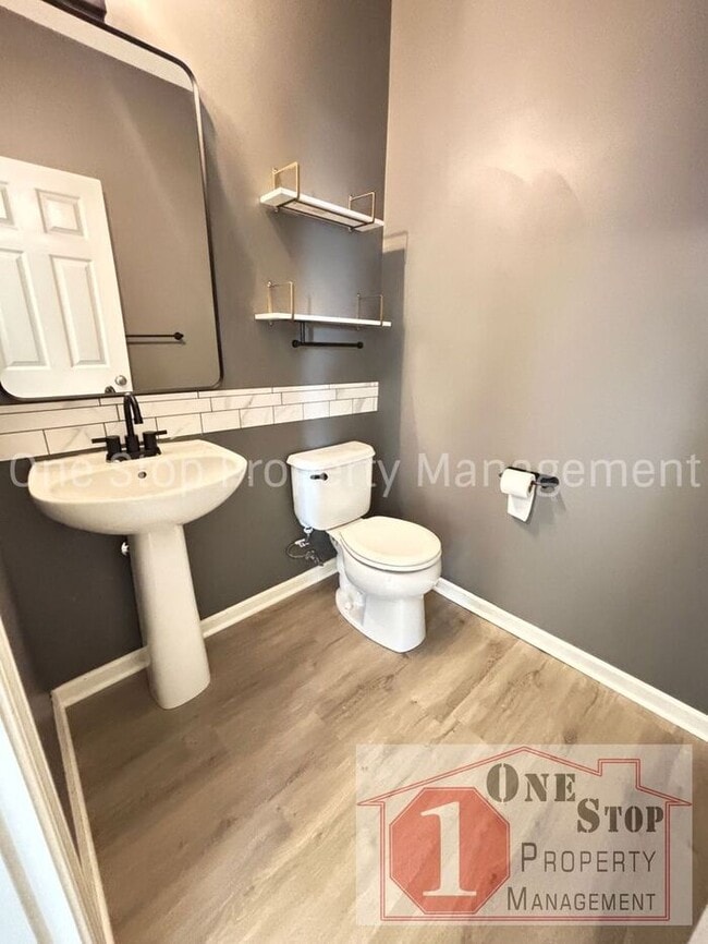 Building Photo - Luxury 5 bedroom, 4 bathroom Home Availabl...