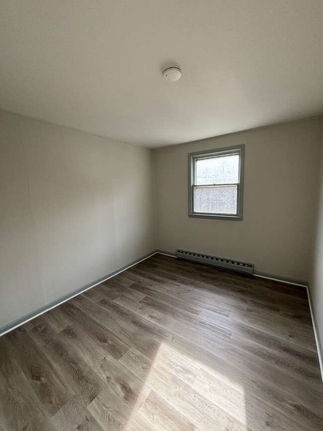 Building Photo - Beautiful 4 Bedroom 1.5 Bath House in Pottstown!