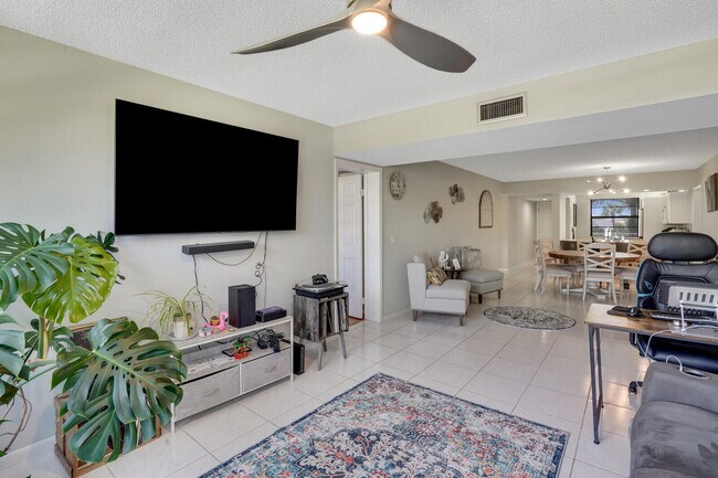 Building Photo - 6037 Balboa Cir