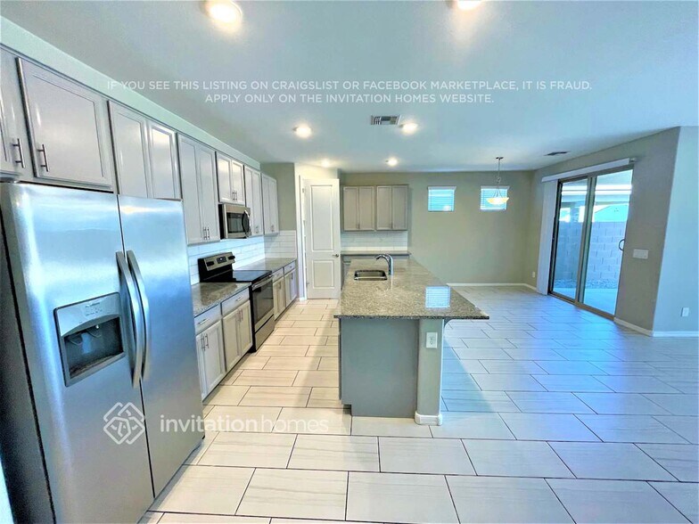 Building Photo - 19981 W Glenrosa Ave