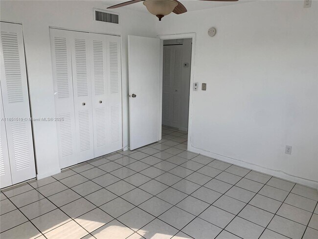 Building Photo - 1325 W 68th St