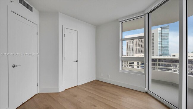 Building Photo - 555 NE 34th St