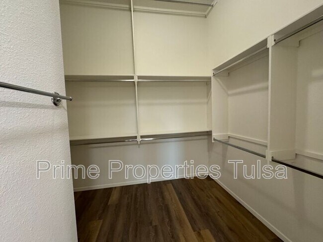 Building Photo - 3012 S Redwood Ave