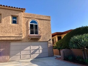 Building Photo - Awesome PL Location! Exclusive Garage! Balcony!