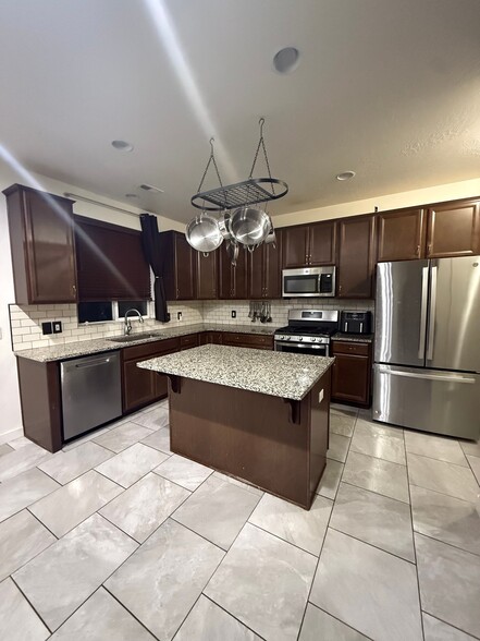 Building Photo - 3865 S 2935 W