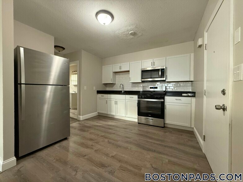 Building Photo - 18 Waugh St