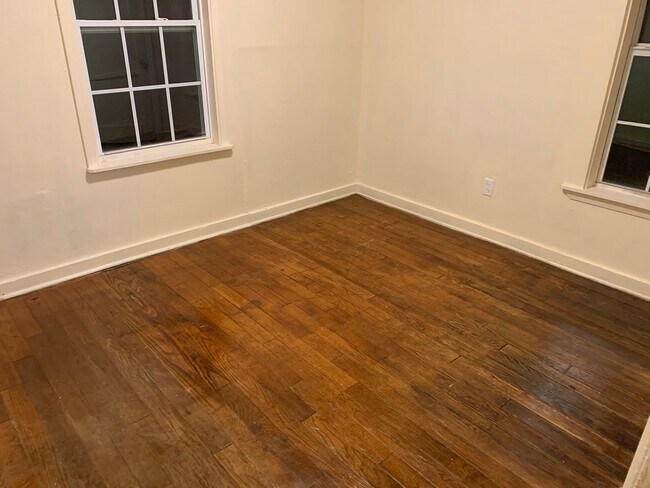 Building Photo - 2 bedroom house in Midtown accross the street from Denton Park!