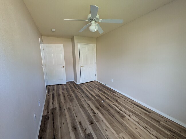 Building Photo - 1420 Azalea Dr