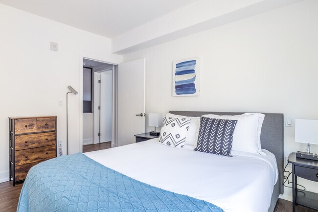 Building Photo - 409 Hayworth Ave