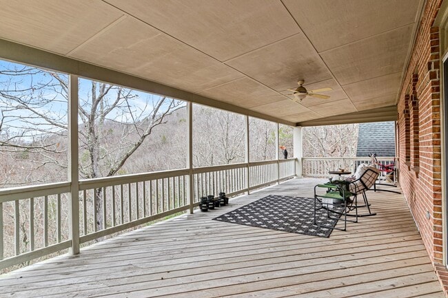 Building Photo - Spacious Home with Mountain Views in Black...