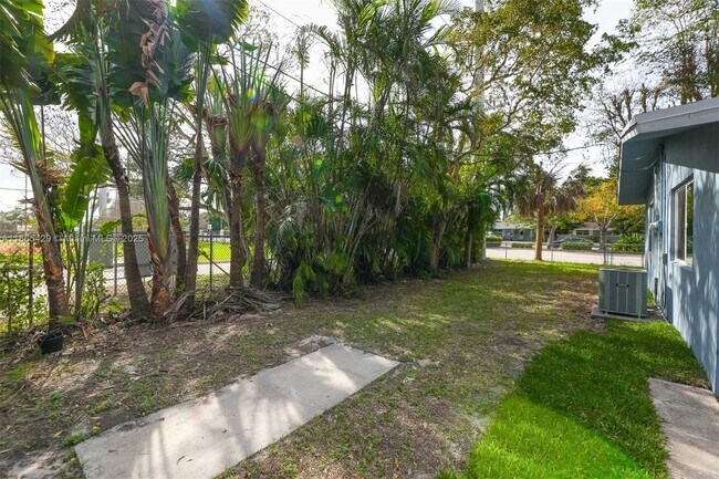 Building Photo - 832 NW 28th St