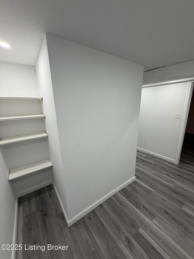 Building Photo - 5414 Bungalow Dr