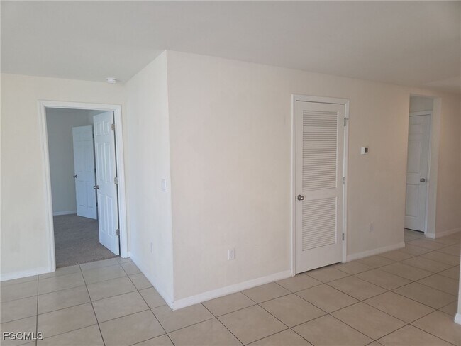 Building Photo - 3515 NE 12th Pl