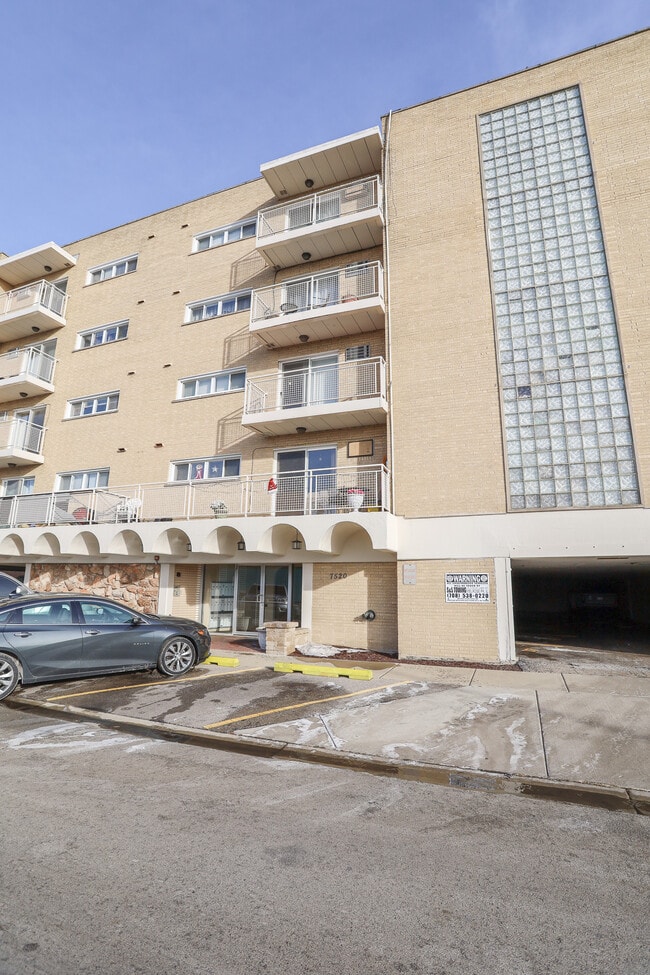 Building Photo - 7520 W Grand Ave