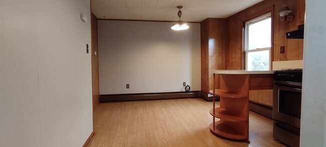 Building Photo - 549 N Front St