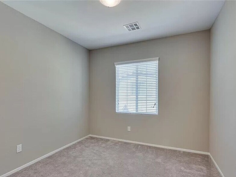 Building Photo - 8466 Classique Ave