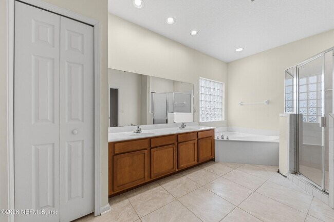 Building Photo - 593 Grand Parke Dr