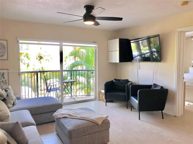 Building Photo - 2039 SE 10th Ave