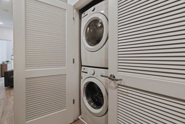 Building Photo - 1214 N American St