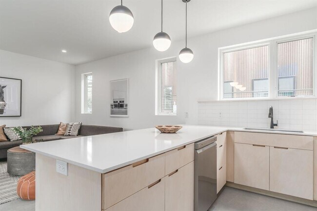 Building Photo - 915 Tillery St