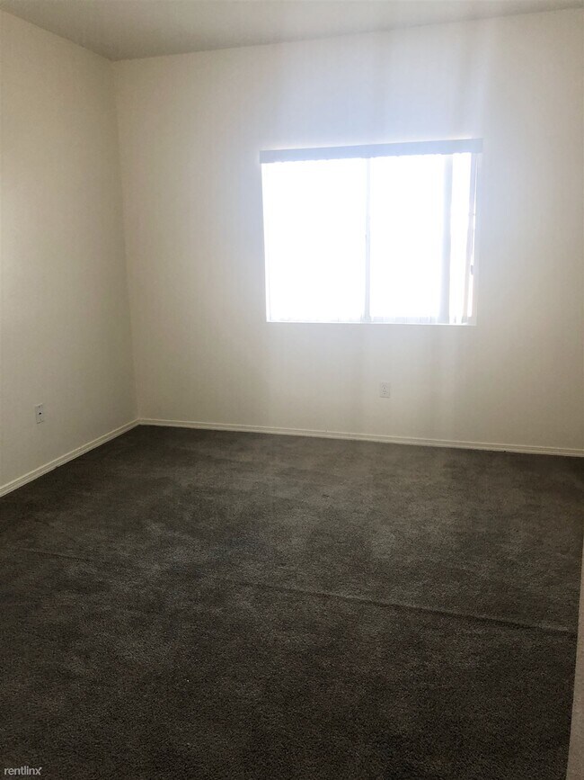 Building Photo - 2200 E Donlon St